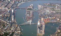 Pelabuhan Rotterdam Ikut Kembangkan Dua Pelabuhan Indonesia