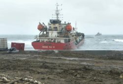 Kapal Tanker Produk Panama Kembali Beroperasi Pasca Kandas