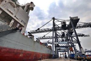 Qatar dan Iran Sepakat Tingkatkan Pengiriman Antar Pelabuhan